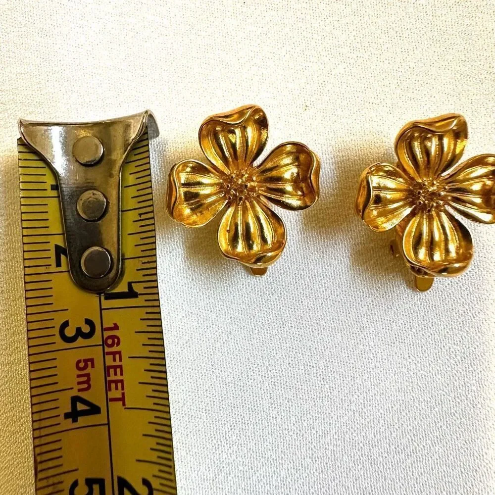 Gold tone vintage flower clip on earrings